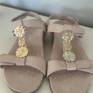 Vionic Women’s Sandals in Cream with Gold Accents